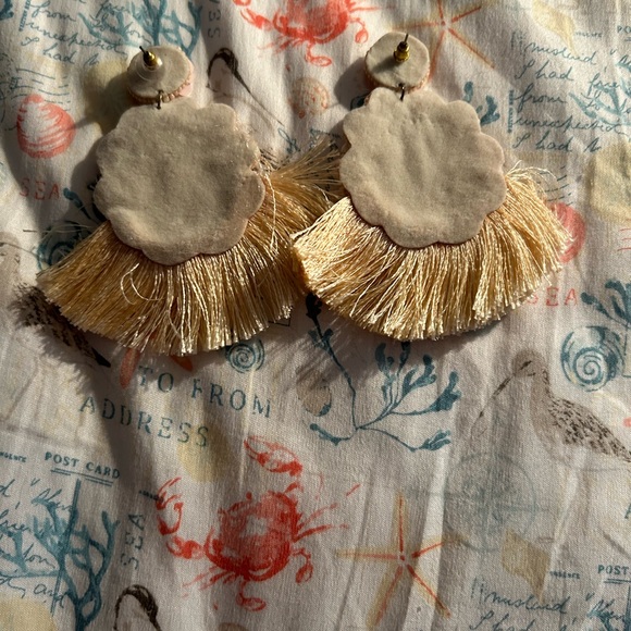 Fringe shell hanging earrings NEW - Picture 2 of 3